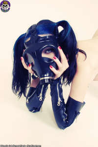 Dirty hot Goth girl in kinky gasmask
